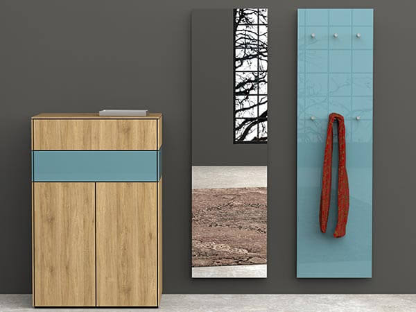 Sideboard, Spiegel und Garderobe
